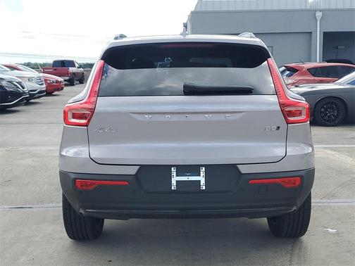 2026 Volvo XC40 B5 Plus