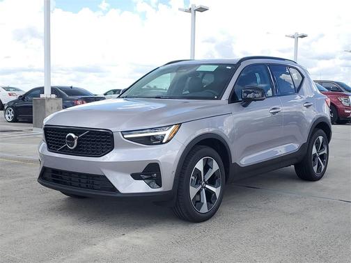 2026 Volvo XC40 B5 Plus