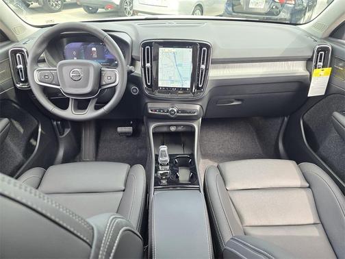 2025 Volvo XC40 B5 Ultra Dark Theme