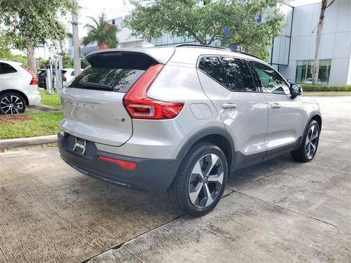 Silver 2024 Volvo XC40 B5 Plus Dark Theme