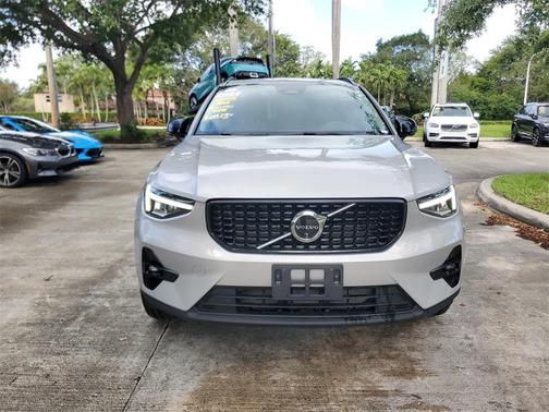 Silver 2024 Volvo XC40 B5 Plus Dark Theme