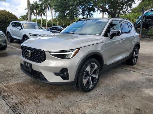 Silver 2024 Volvo XC40 B5 Plus Dark Theme