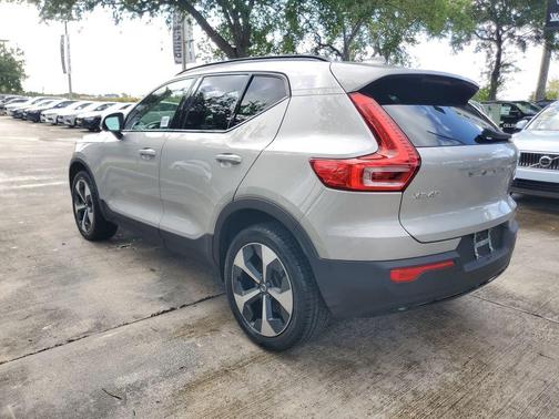 Silver 2024 Volvo XC40 B5 Plus Dark Theme
