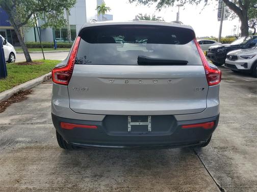 Silver 2024 Volvo XC40 B5 Plus Dark Theme