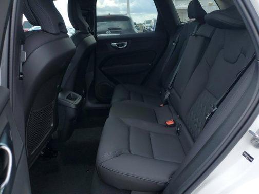 2026 Volvo XC60 B5 Core