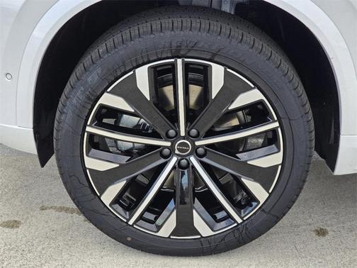 2025 Volvo XC90 Plug-In Hybrid T8 Plus 7-Seater