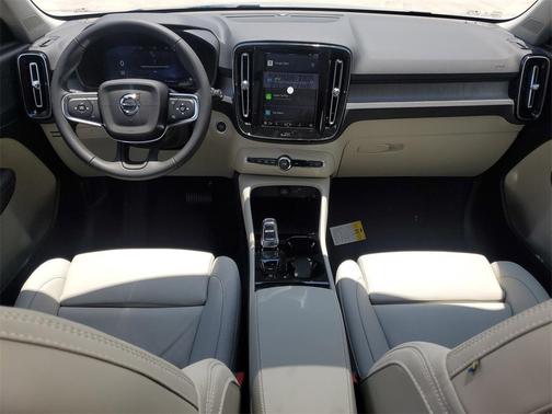 2025 Volvo XC40 B5 Plus Dark Theme