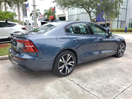 2025 Volvo S60 B5 Plus