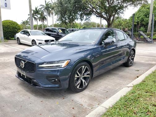 2025 Volvo S60 B5 Plus
