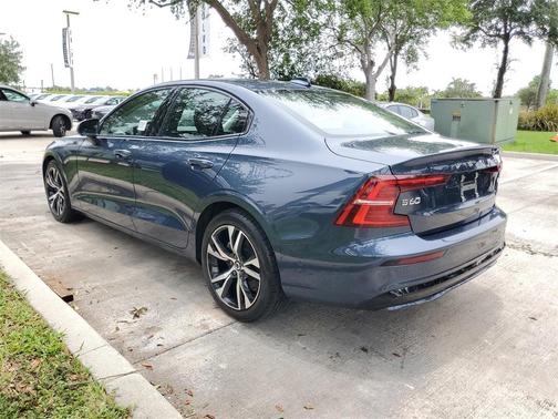 2025 Volvo S60 B5 Plus