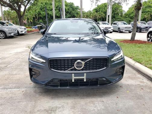 2025 Volvo S60 B5 Plus