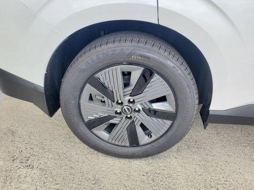 Everest White P 2026 Nissan Murano SL