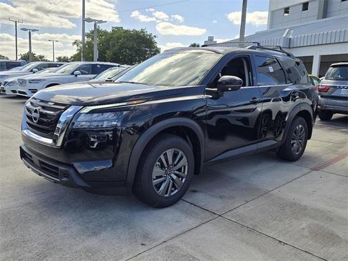 2025 Nissan Pathfinder SV