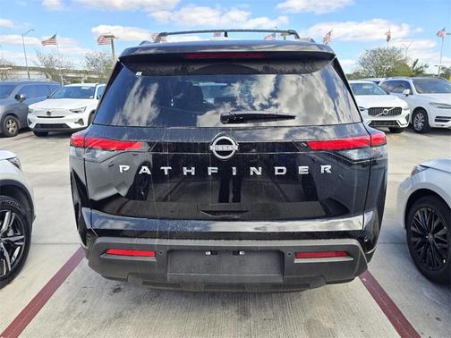 2025 Nissan Pathfinder SV