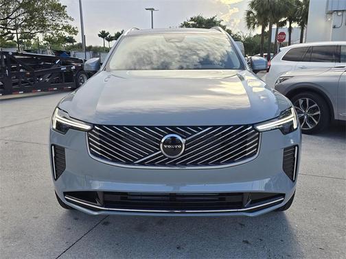2025 Volvo XC90 B6 Core