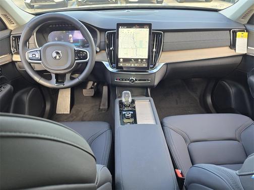 2025 Volvo XC90 B6 Core