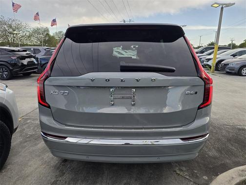 2025 Volvo XC90 B6 Core