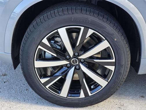 2025 Volvo XC90 B6 Core
