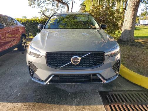 Gray Metallic 2023 Volvo XC60 B5 Plus Dark Theme