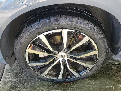 Gray Metallic 2023 Volvo XC60 B5 Plus Dark Theme