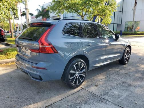 Gray Metallic 2023 Volvo XC60 B5 Plus Dark Theme