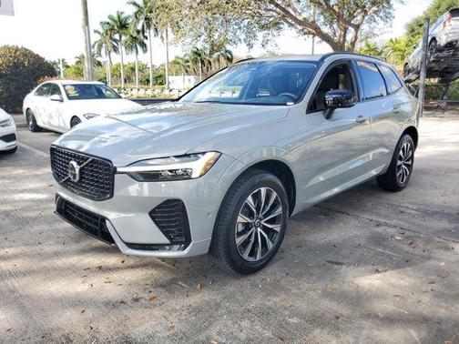 2025 Volvo XC60 B5 Plus