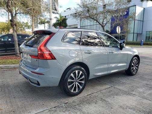 2025 Volvo XC60 B5 Plus