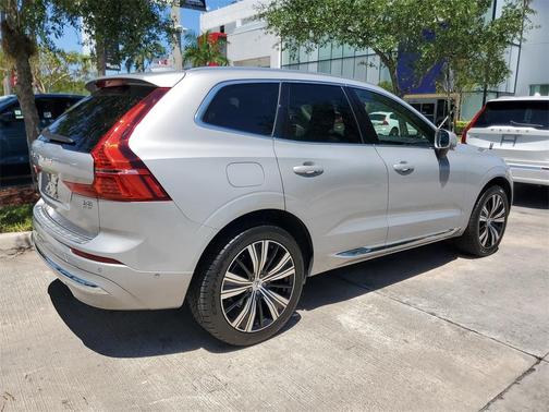 2023 Volvo XC60 B5 Plus Bright Theme