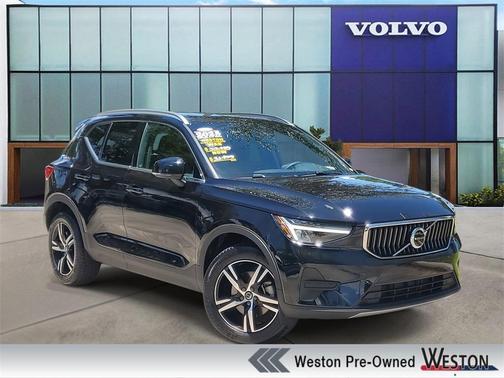 2025 Volvo XC40 B5 Core Bright Theme