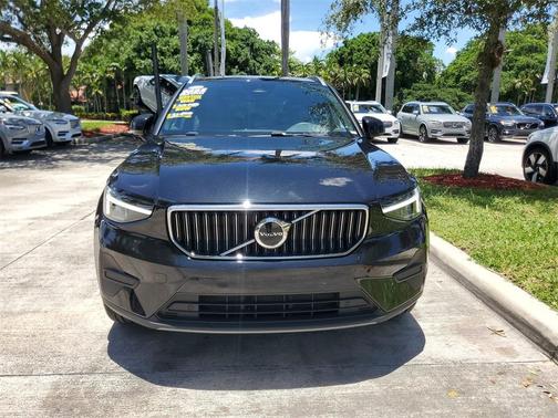 2025 Volvo XC40 B5 Core Bright Theme