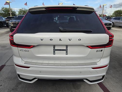 2026 Volvo XC60 B5 Plus