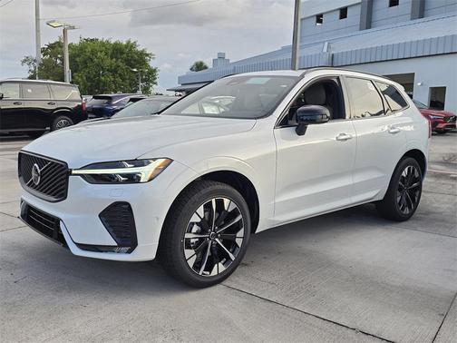 2026 Volvo XC60 B5 Plus