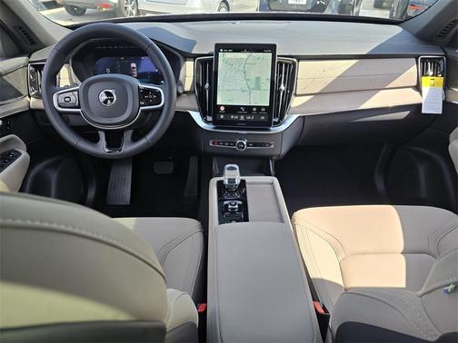 2025 Volvo XC90 B5 Plus 6-Seater