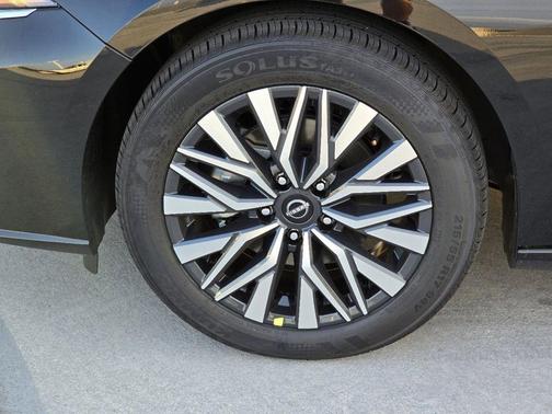 Super Black Clearcoat 2026 Nissan Altima SV