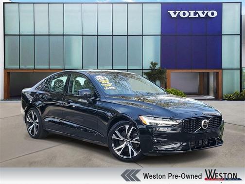 2023 Volvo S60 B5 Core Dark Theme