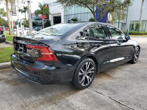 2023 Volvo S60 B5 Core Dark Theme