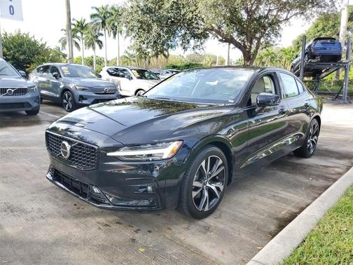 2023 Volvo S60 B5 Core Dark Theme