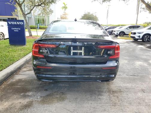 2023 Volvo S60 B5 Core Dark Theme