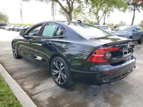 2023 Volvo S60 B5 Core Dark Theme