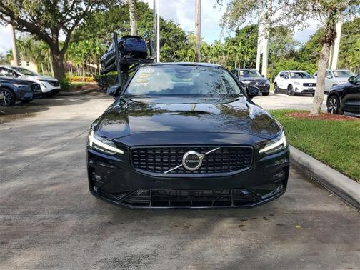 2023 Volvo S60 B5 Core Dark Theme