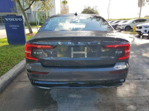 2025 Volvo S60 Plug-In Hybrid T8 Plus