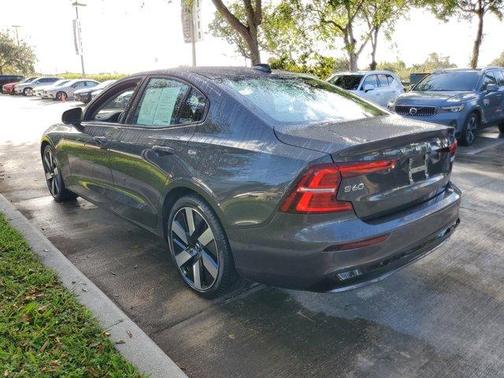 2025 Volvo S60 Plug-In Hybrid T8 Plus