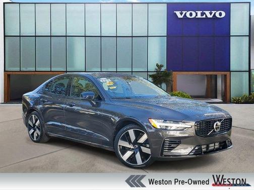 2025 Volvo S60 Plug-In Hybrid T8 Plus