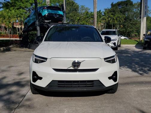 Crystal White 2023 Volvo C40 Recharge Pure Electric Twin Ultimate