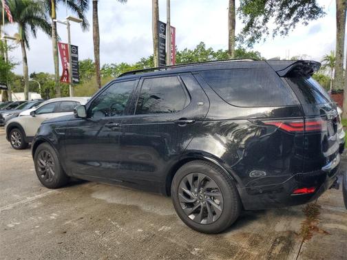 Santorini Black 2023 Land Rover Discovery P300 S R-Dynamic