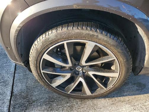 Platinum Gray Metallic 2023 Volvo XC90 B6 Plus 6-Seater