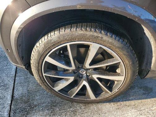 Platinum Gray Metallic 2023 Volvo XC90 B6 Plus 6-Seater