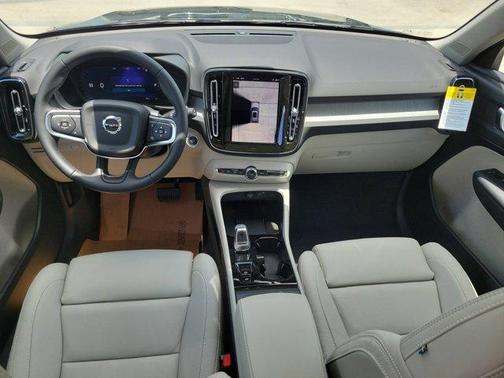 2026 Volvo XC40