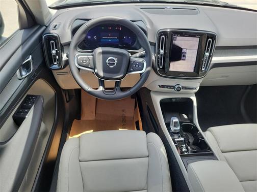 2026 Volvo XC40