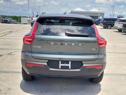 2026 Volvo XC40